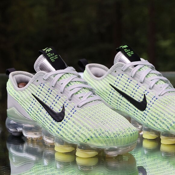Nike Air VaporMax Flyknit 3 Light Silver Volt - Picture 11 of 13